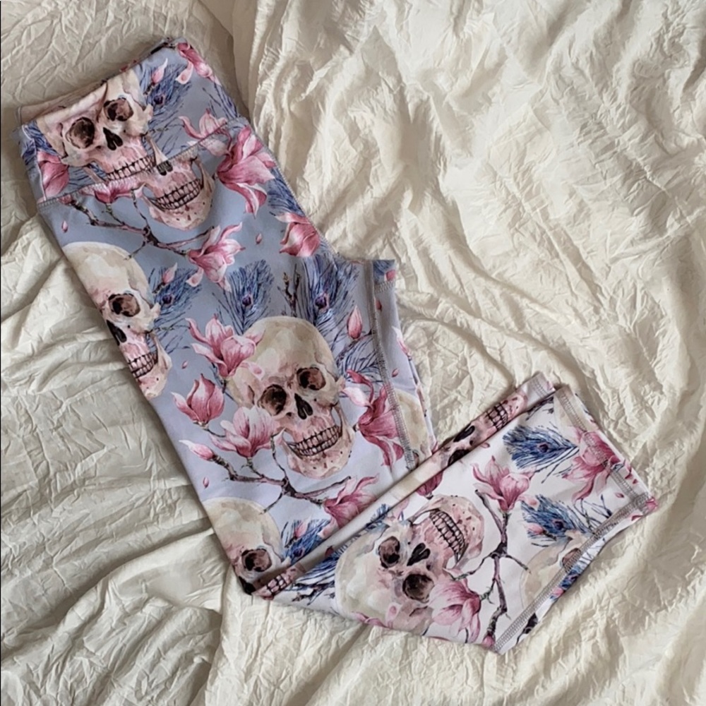 Skull crop leggings